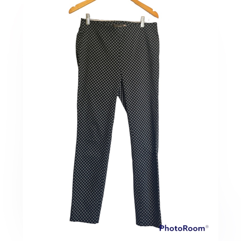 Size 6 pre-owned Cosby crop pants!